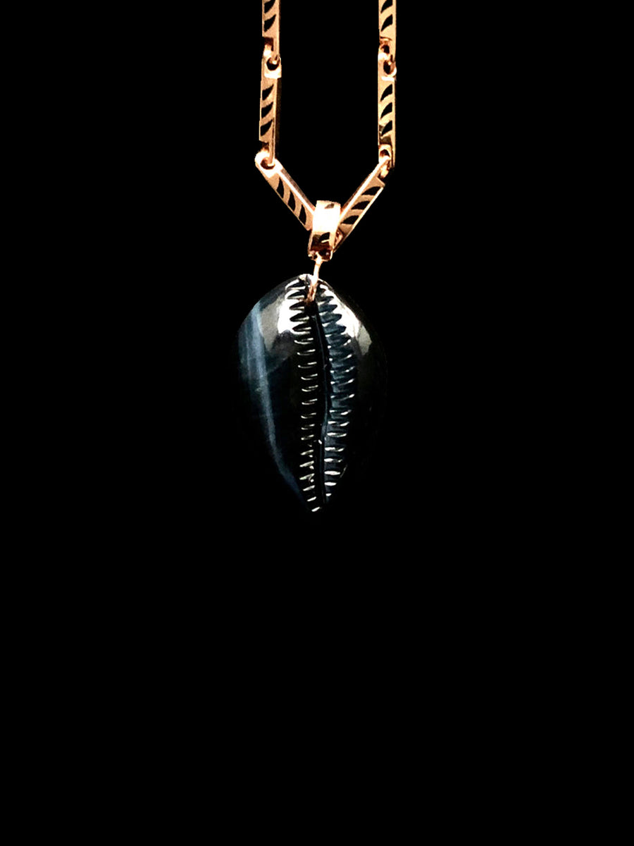 Classic Carved Cowry Charm – Dezso Sara Beltran