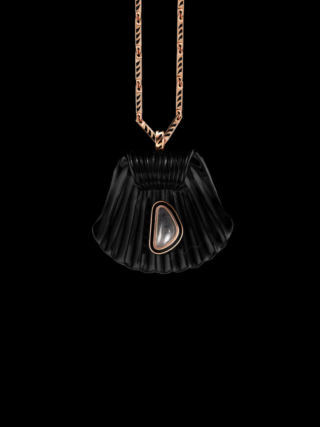 Grande Onyx Capri Shell with Polki Diamond